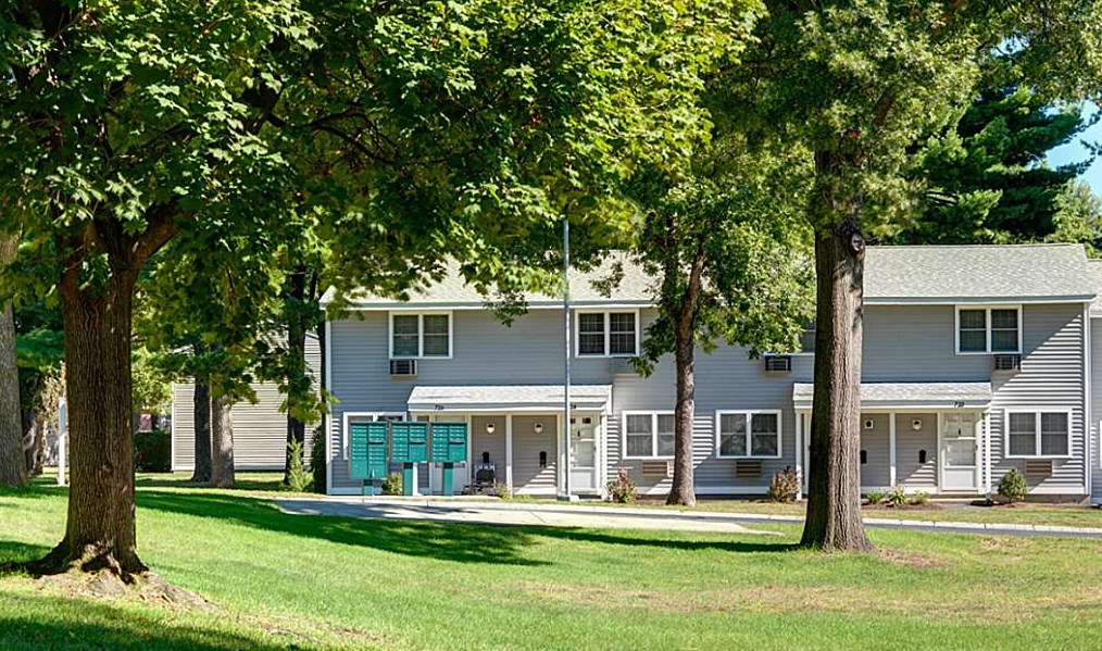 1 Beacon Cir, Springfield, MA 01119