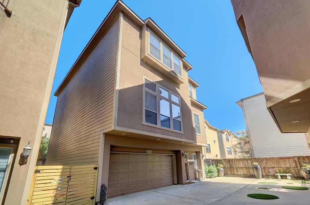 948 22nd St, Houston, TX 77008-1802