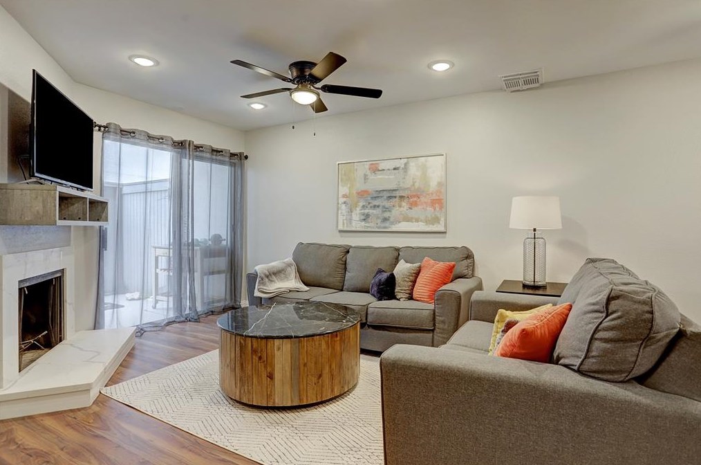 5036 Glenmont Dr #9, Houston, TX 77081