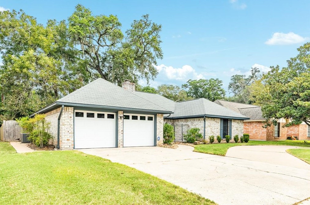 109 Crocus St, Richwood, TX 77566-4305