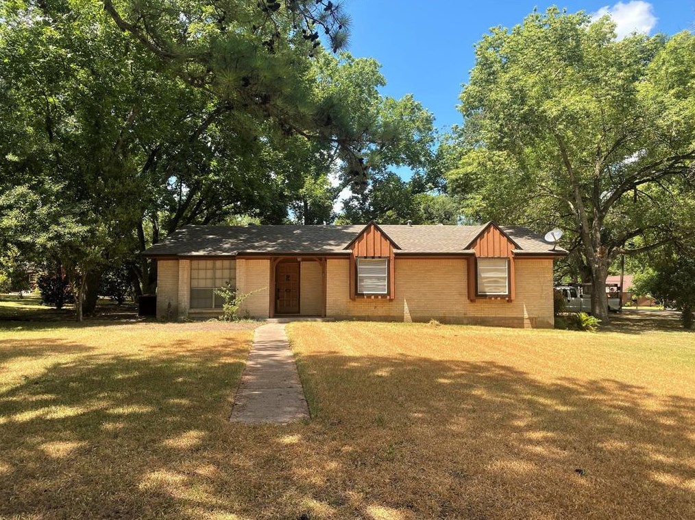 2106 Pleasant St, Huntsville, TX 77320