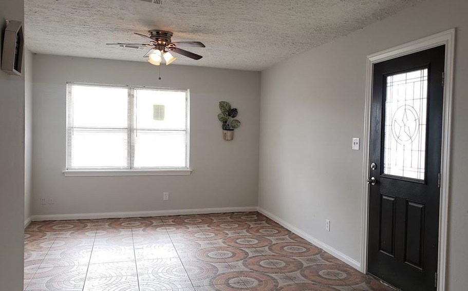 5727 Sweetbriar, Houston TX  77017-6424 exterior