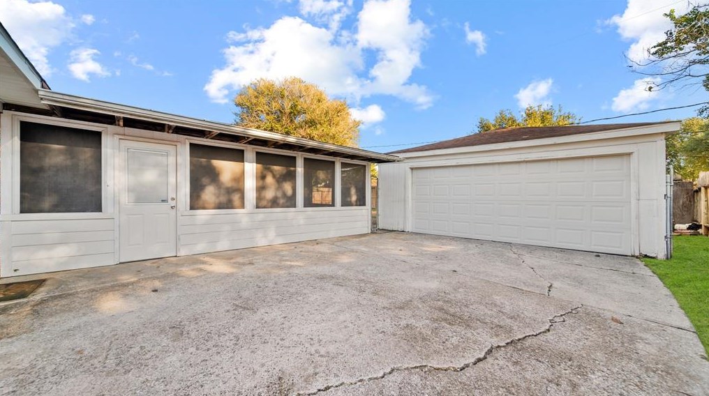 11303 Sageheather Dr, Houston TX  77089-4605 exterior