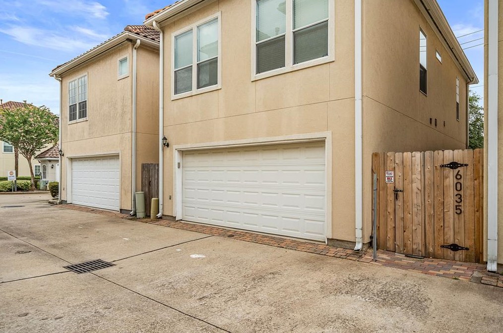 6035 Stoney Brook Dr, Houston, TX 77036