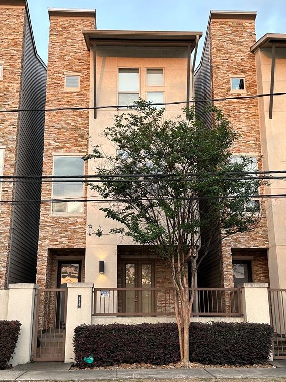 194 Harvard St, Houston, TX 77007
