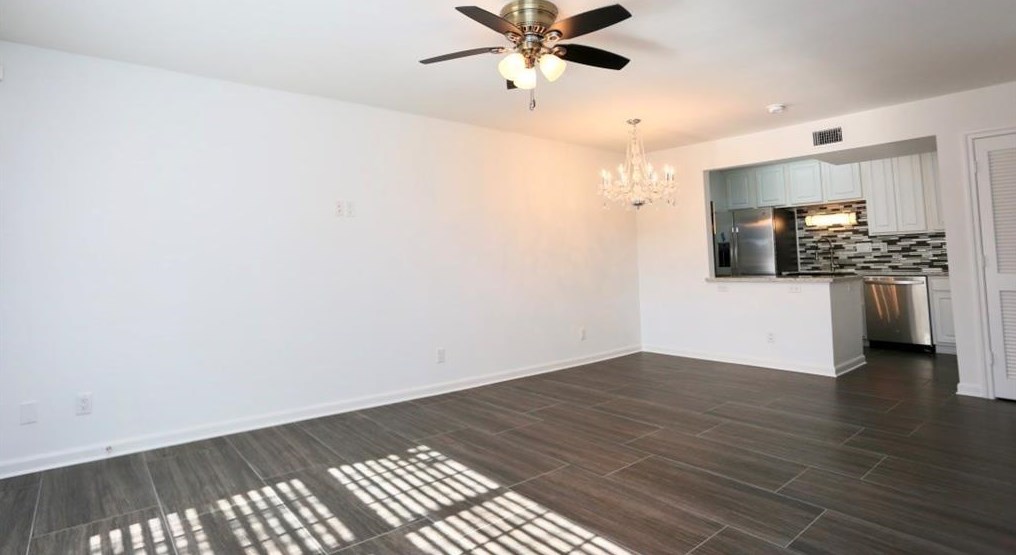 1880 White Oak Dr #101, Houston, TX 77009