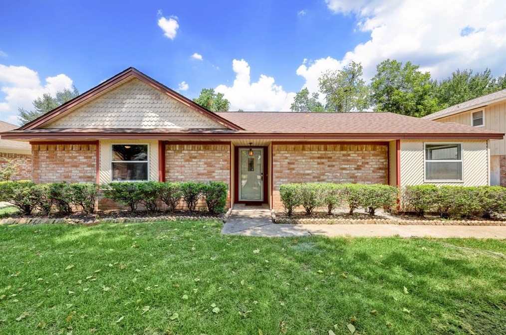 9006 Stone Brook Ln, Houston, TX 77040-4745