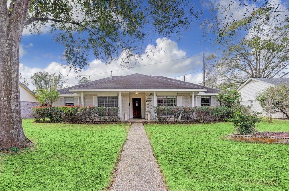 10018 Villa Lea Ln, Houston, TX 77071-1216