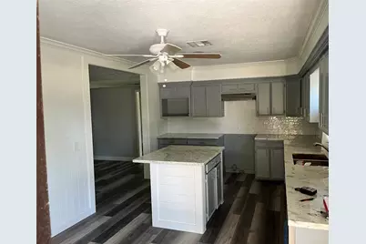1320 Montezuma Street, Columbus, TX 78934 - Photo 2