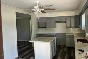 1320 Montezuma St, Columbus, TX 78934 - Photo 2