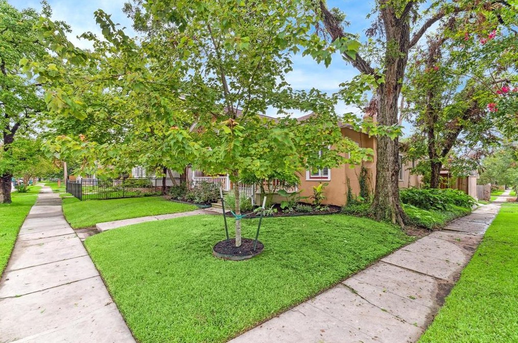 622 Teetshorn St, Houston, TX 77009