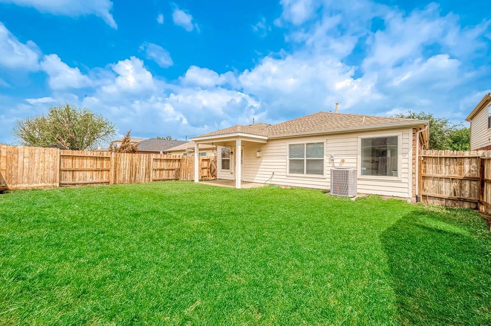 20019 Larkspur Lndg, Richmond TX  77407-7237 exterior