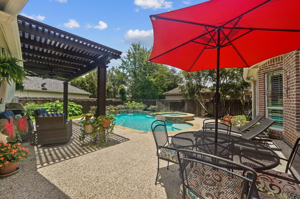 1603 Brookstone Ln, Sugar Land TX  77479-1895 exterior