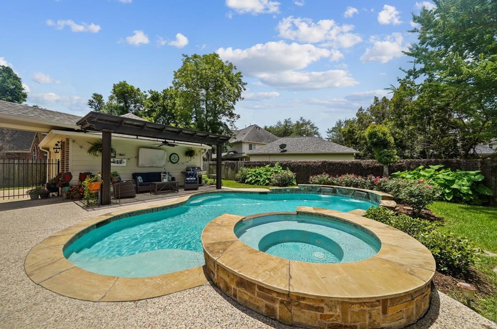 1603 Brookstone Ln, Sugar Land TX  77479-1895 exterior