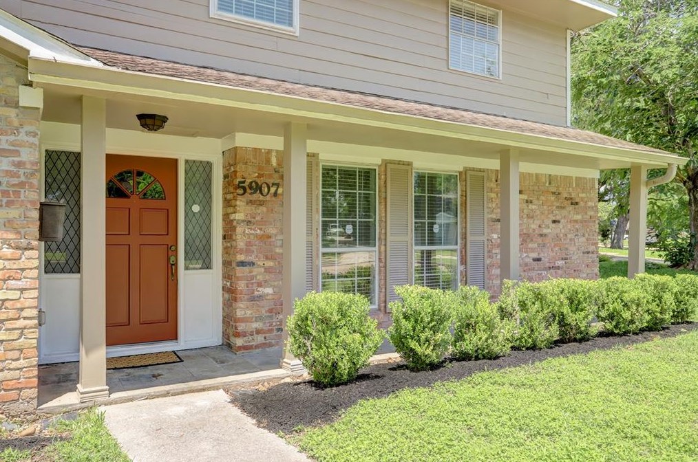5907 Lattimer Dr, Houston, TX 77035