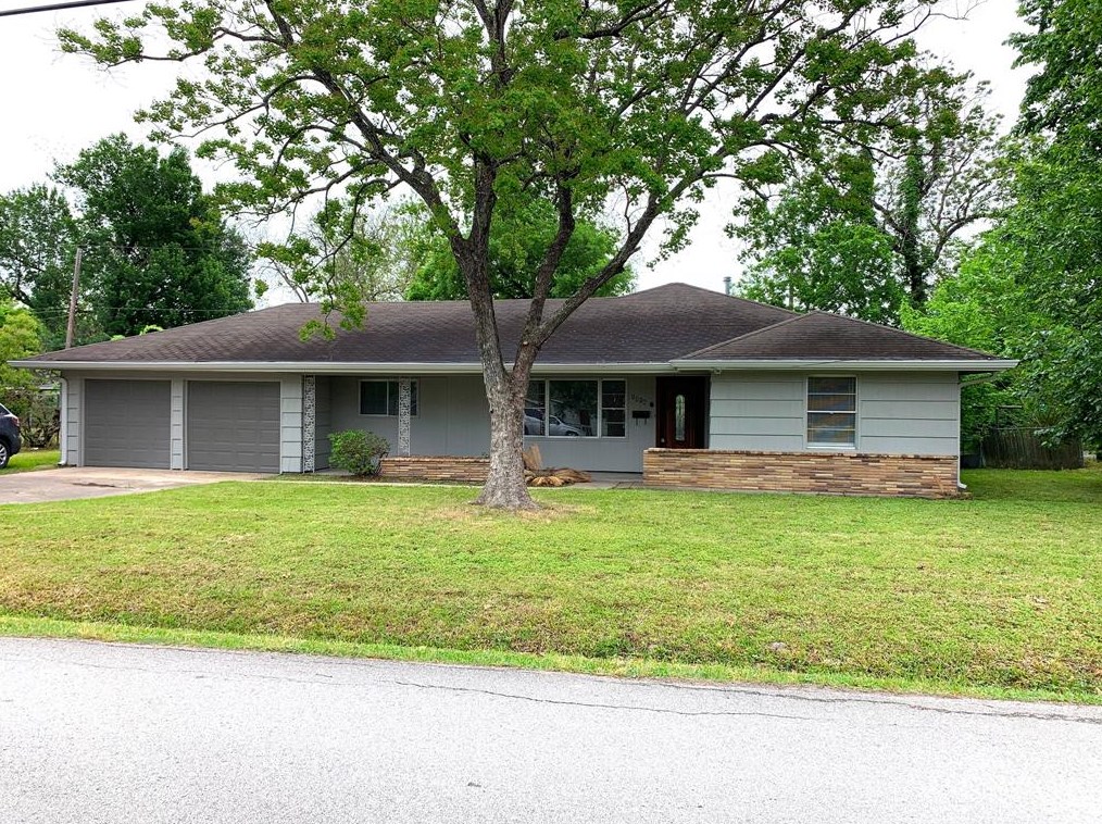1916 Thonig Rd, Houston, TX 77055