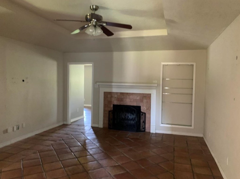 1067 Meadowridge Dr, Beaumont, TX 77706