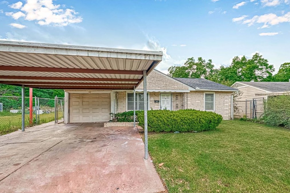 4870 Clover St, Houston TX  77033-4020 exterior