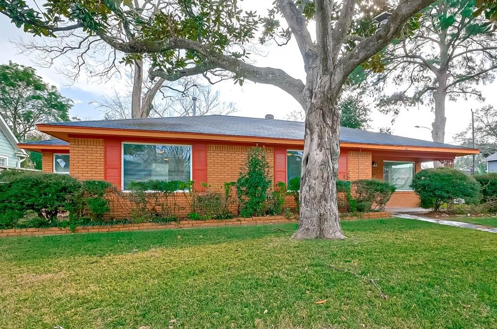 946 E 14th St, Houston, TX 77008
