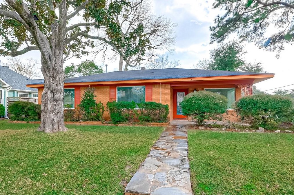 946 14th St, Houston TX  77008-3838 exterior