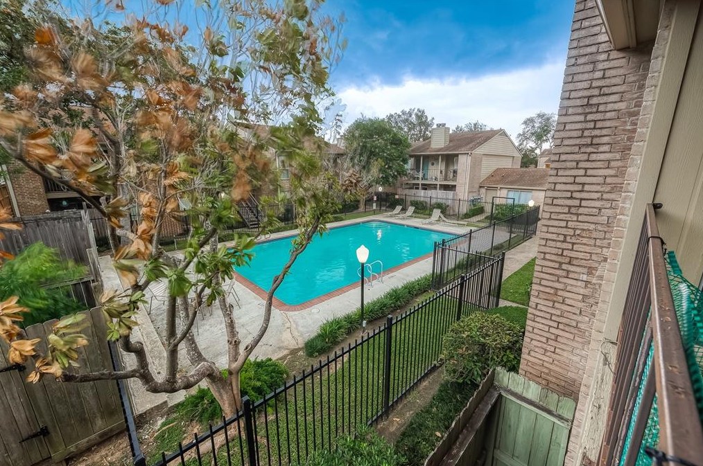 700 Thicket Ln, Houston TX  77079-7520 exterior