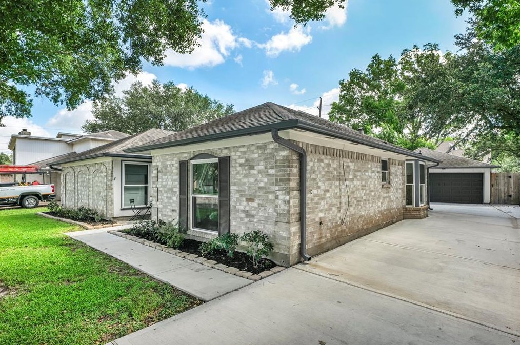 422 Muirwood Ln, Sugar Land, TX 77498-3093