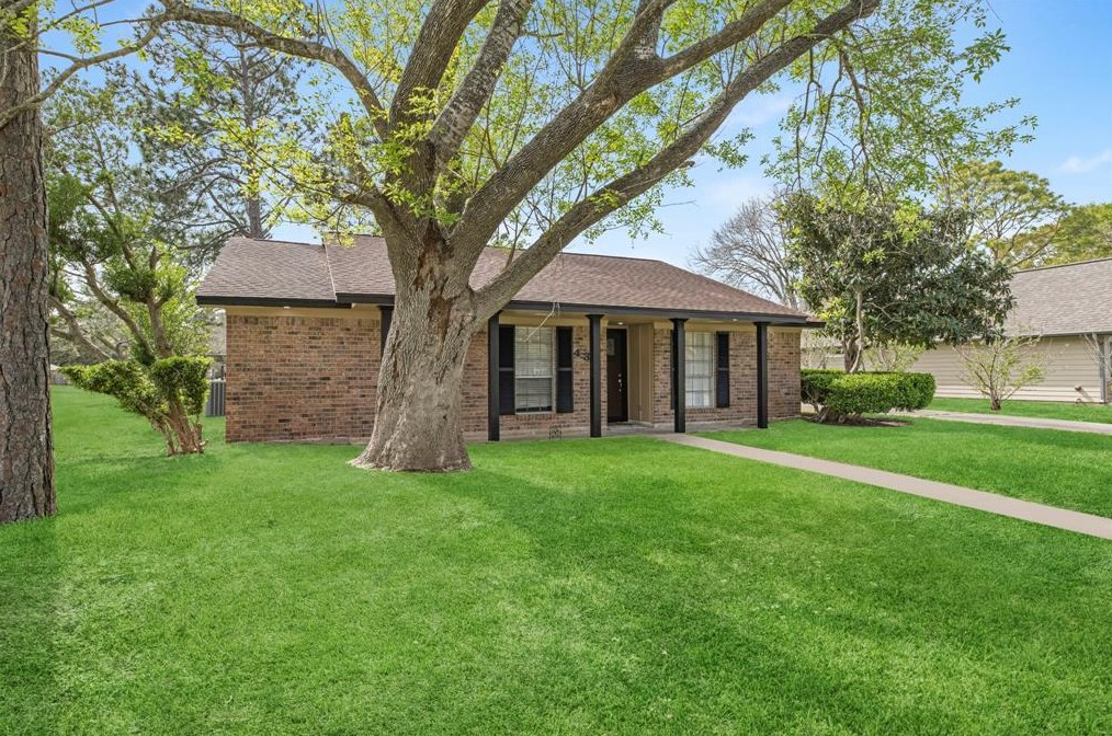 437 Amherst Dr, West Columbia, TX 77486-8604