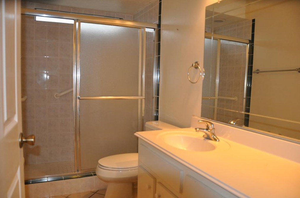 814 Walbrook Dr, Houston, TX 77062