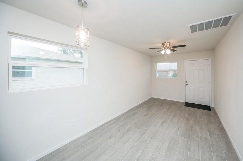 5042 Mallow St #b, Houston, TX 77033