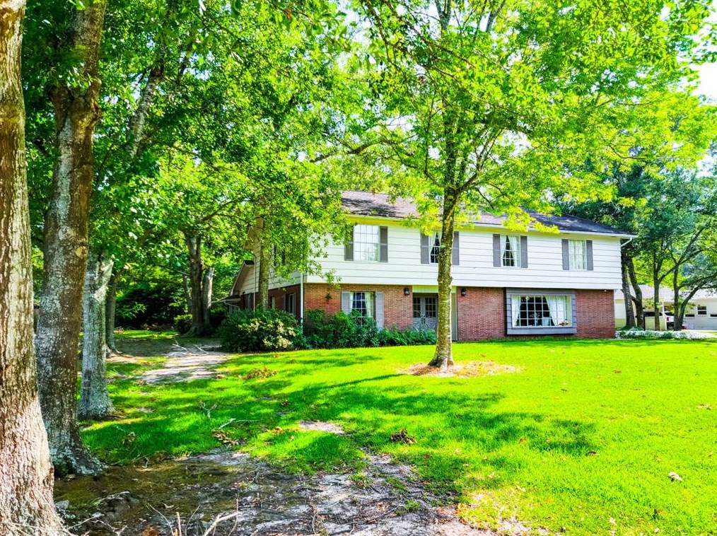 1601 Southwood Dr, Baytown, TX 77520-7362