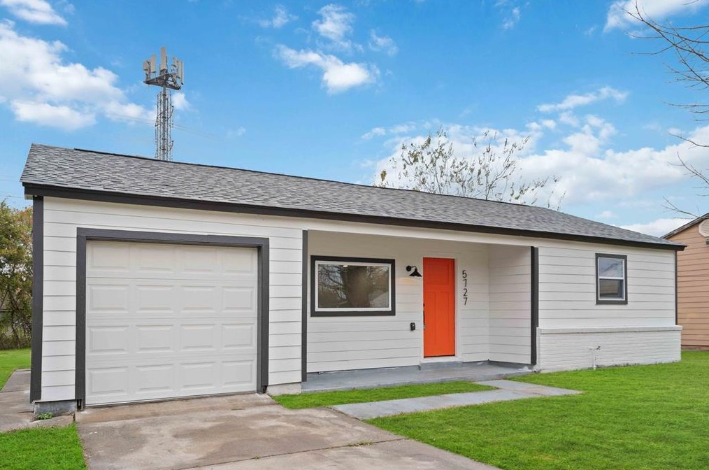 5727 Rue St, Houston, TX 77033-2419