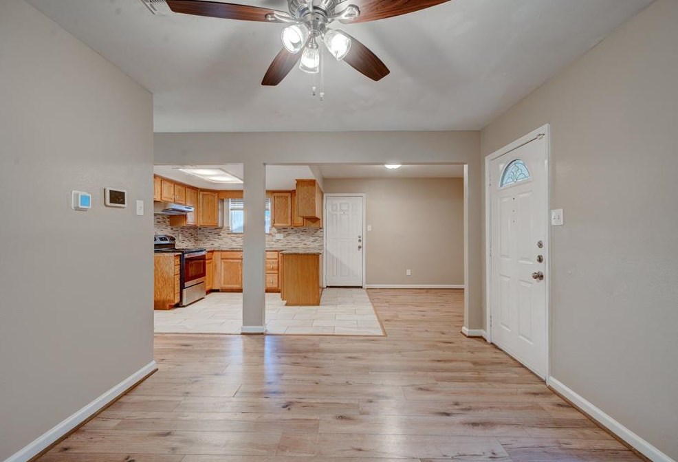 6331 Oaknut Dr, Houston TX  77088-6420 exterior