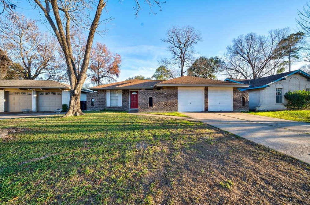 6331 Oaknut Dr, Houston, TX 77088