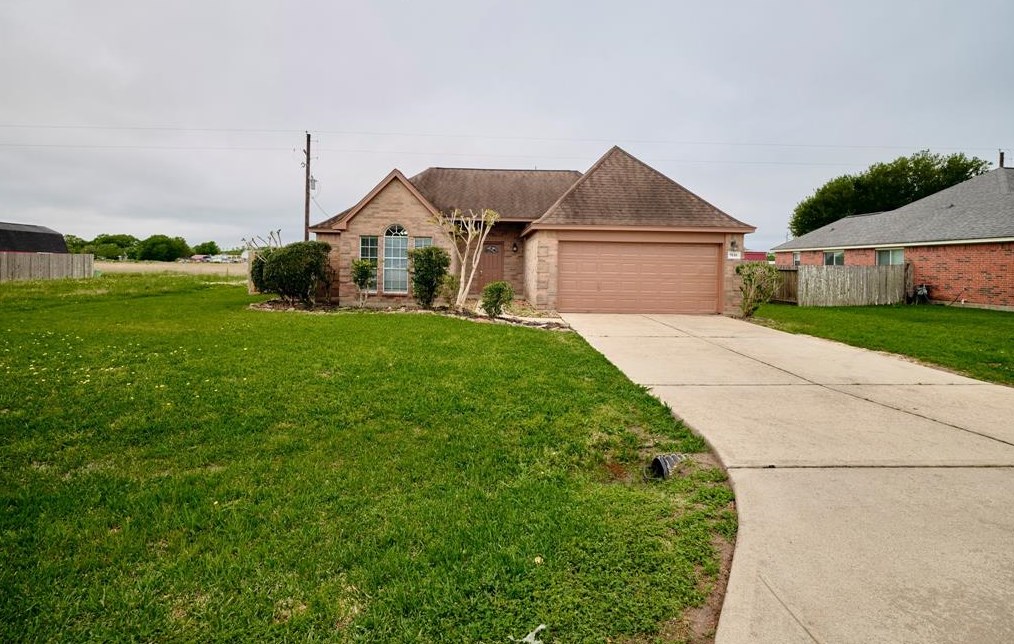 9110 Stephen St, Needville, TX 77461