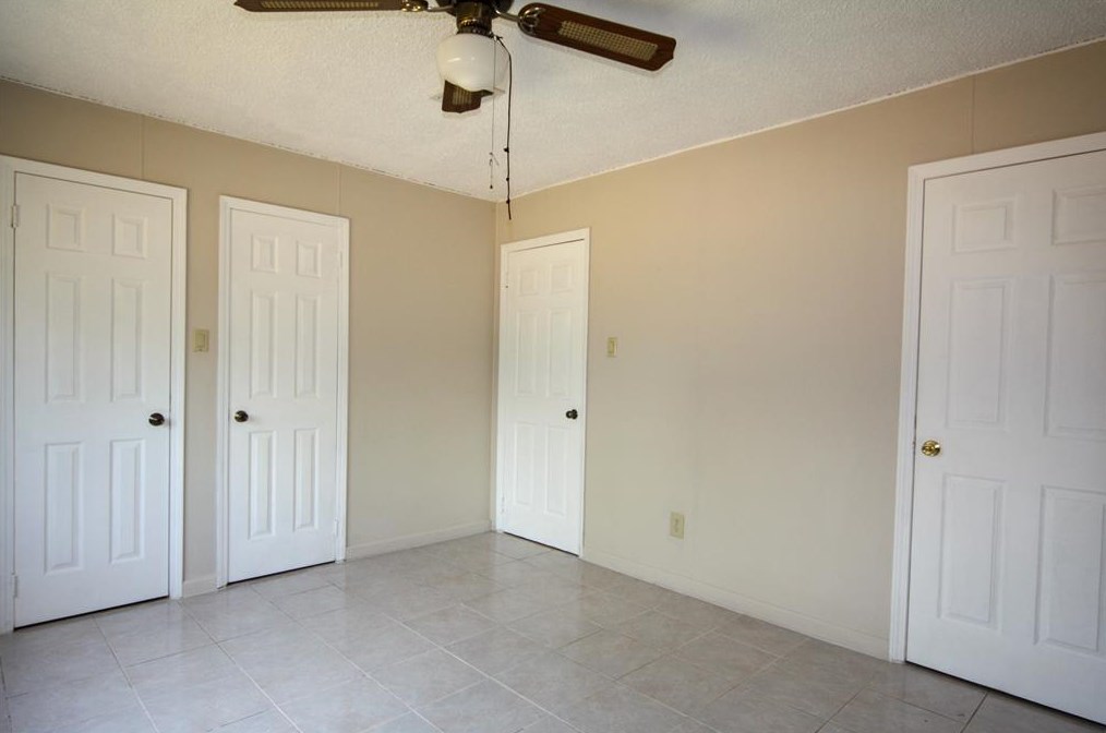 626 N 12th St, Morgans Point, TX 77571
