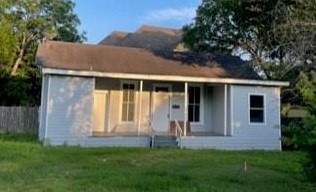 101 E Dickson Street E, White Hall, TX 77868