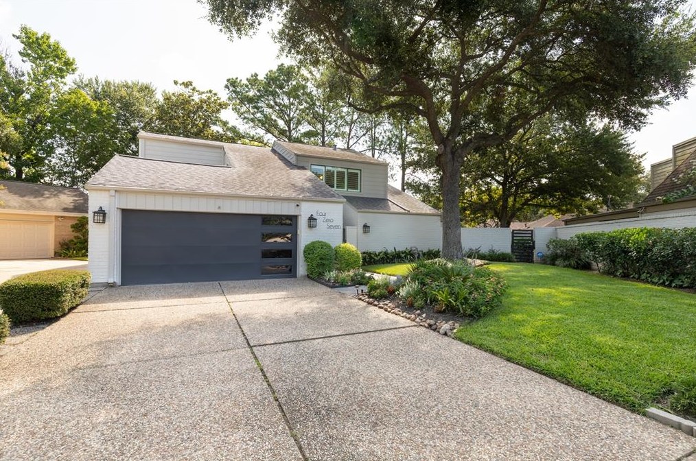 407 Barkers Landing Ct, Houston, TX 77079-2501