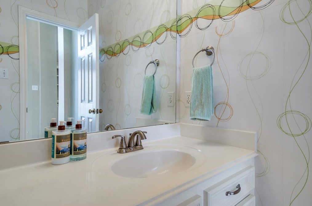 6910 Queensclub Dr, Houston TX 77069-1204 exterior