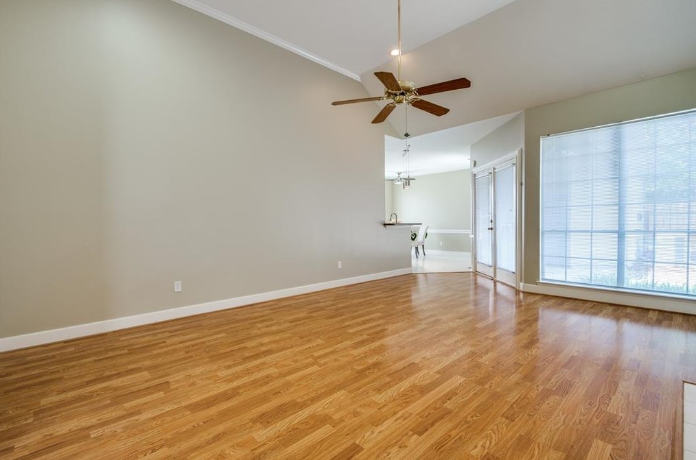 6910 Queensclub Dr, Houston TX 77069-1204 exterior