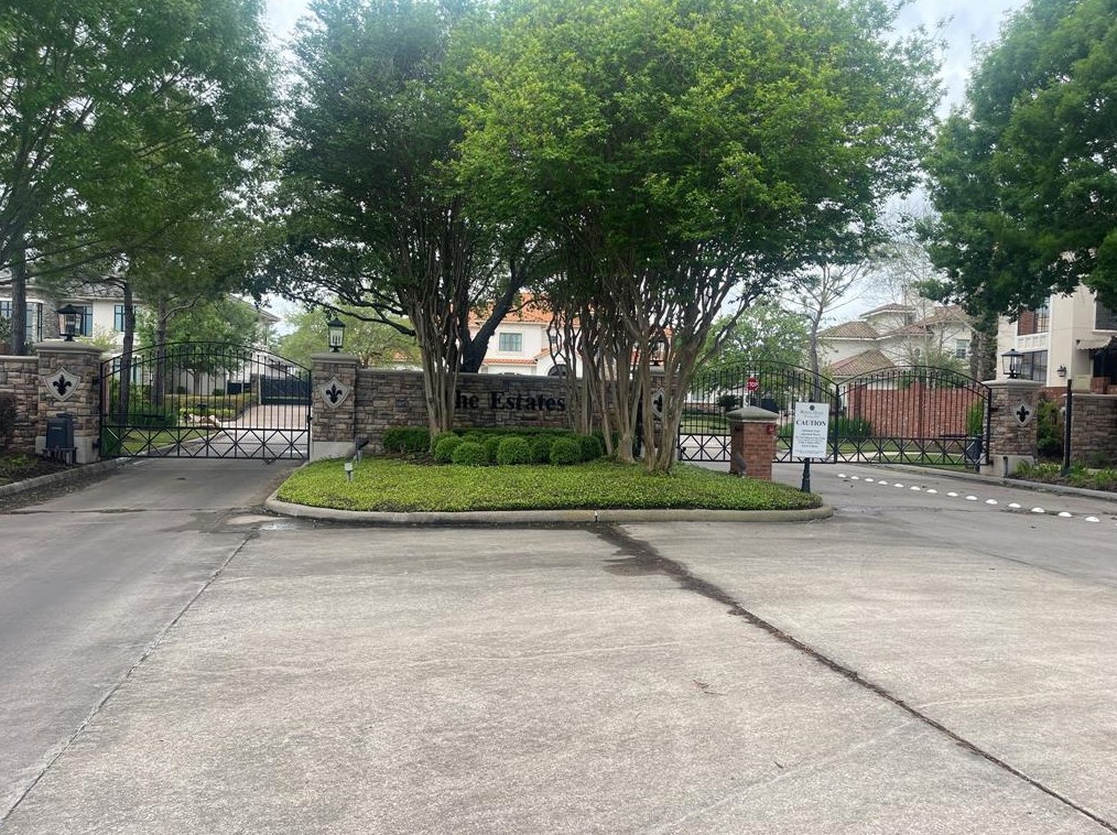 11515 St Germain Way, Houston TX  77082-2731 exterior