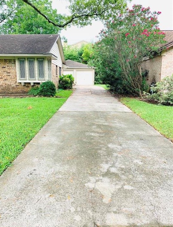 1722 Ashford Hollow Ln, Houston, TX 77077
