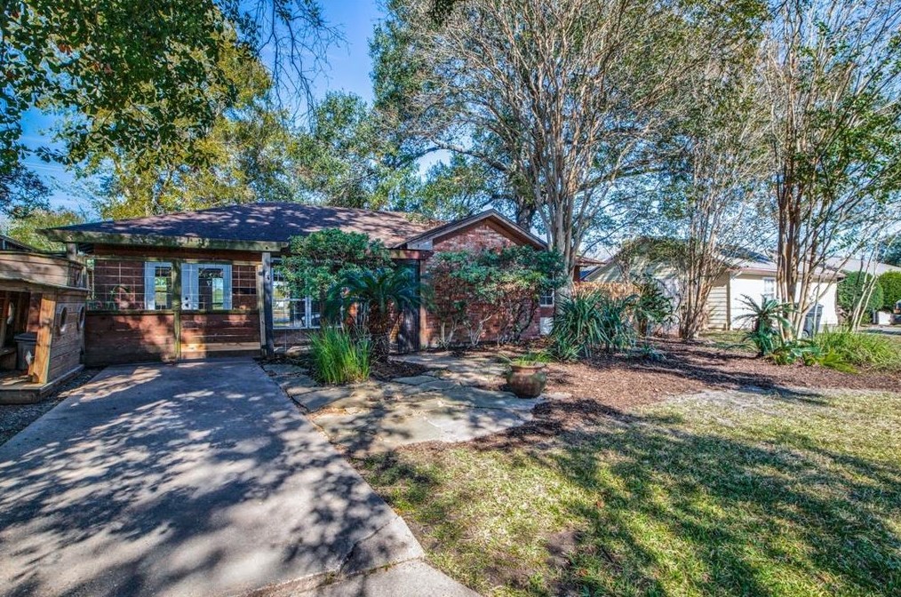5310 De Lange Ln, Houston, TX 77092-4208