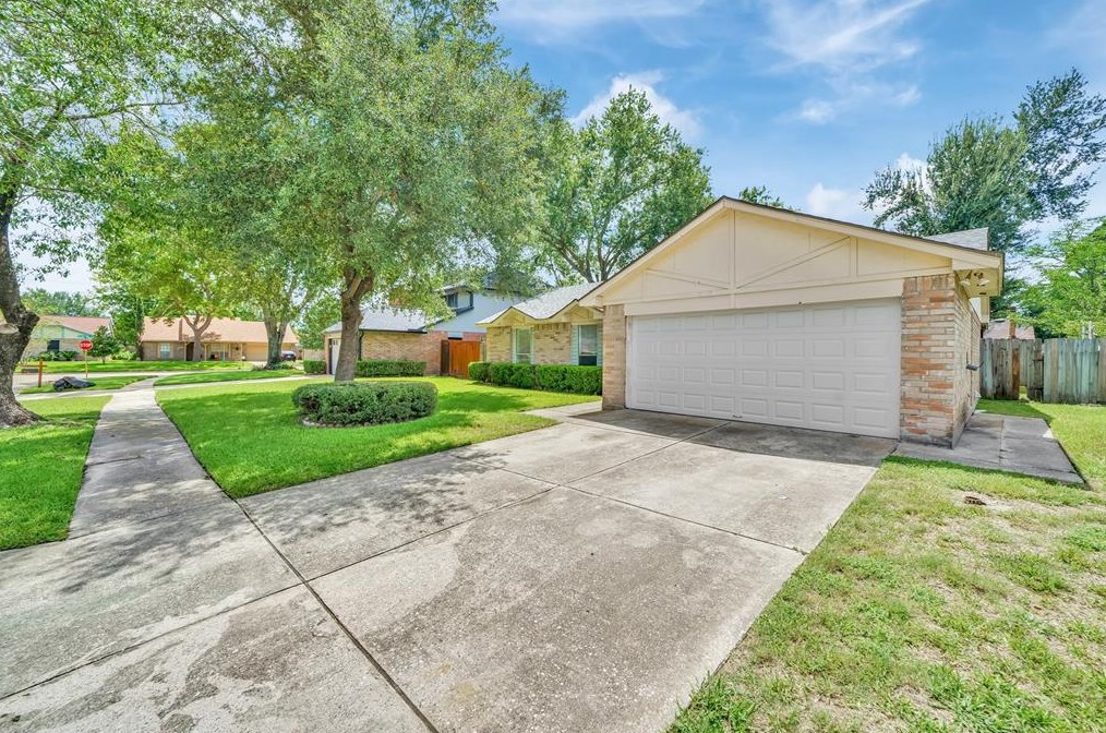 11907 Swan Creek Dr, Houston, TX 77065