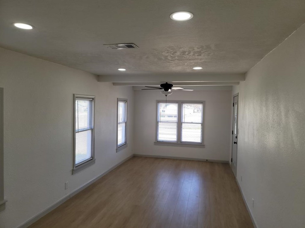 118 N Hardeman St, Sealy, TX 77474