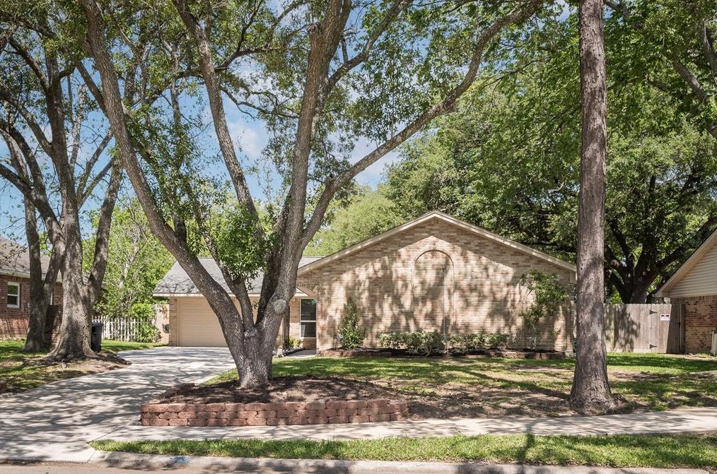 809 Newport Blvd, League City, TX 77573