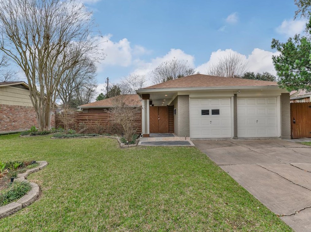 4401 Waycross Dr, Houston TX  77035-3823 exterior