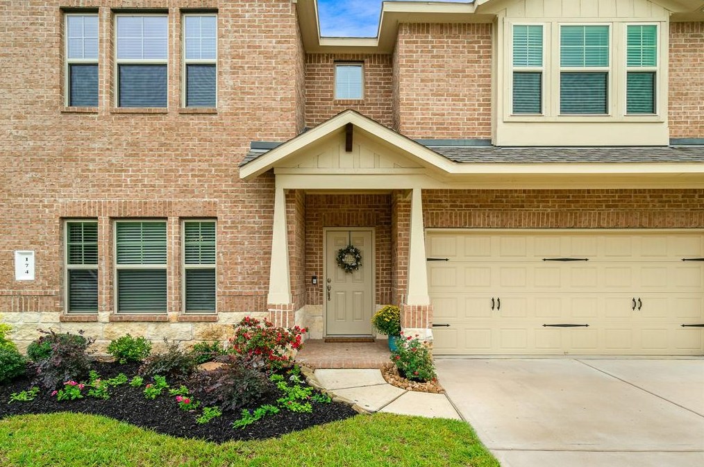 174 Meadow Valley Dr, Conroe, TX 77384