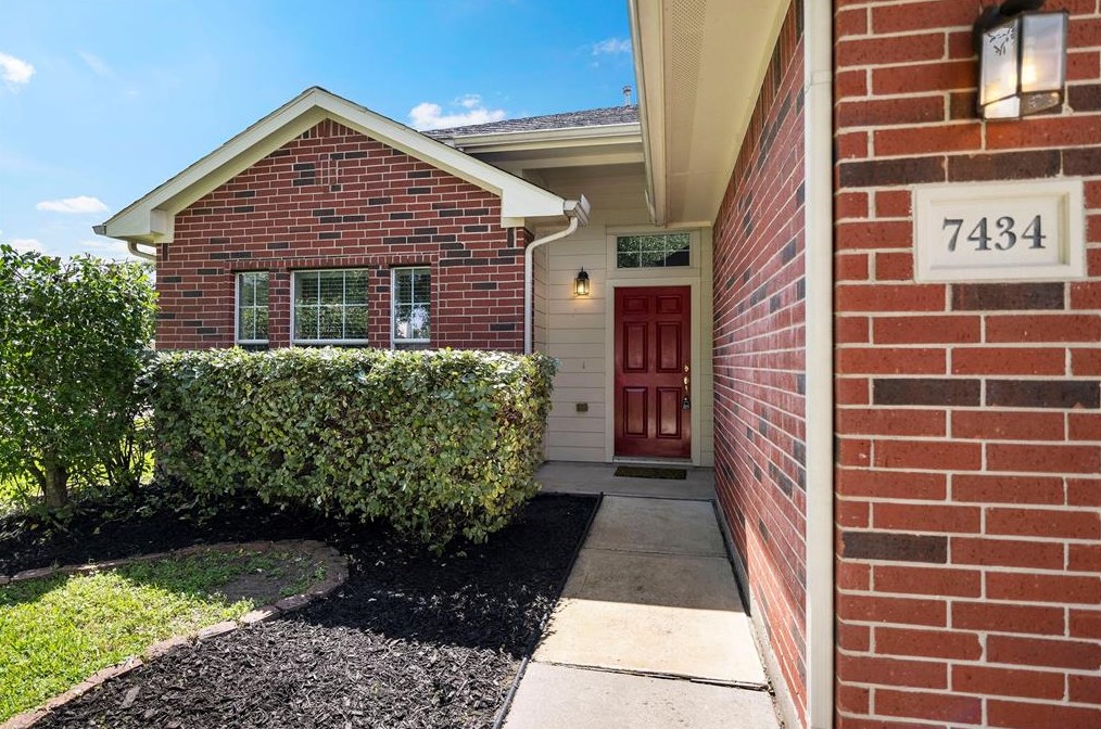 7434 Bering Landing Dr, Cypress, TX 77433