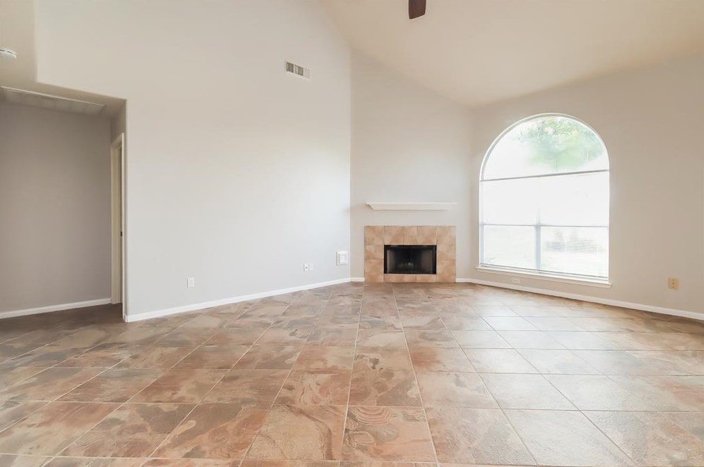 11223 S Country Club Green Dr, Tomball, TX 77375