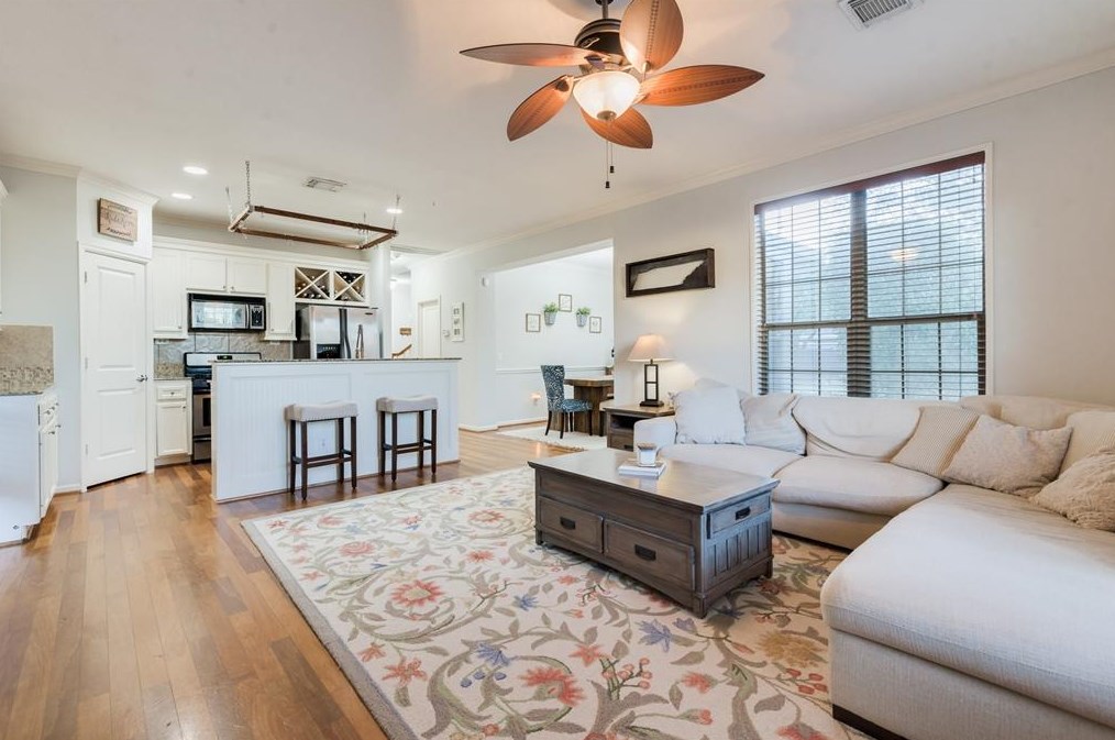 1542 Bevis St, Houston, TX 77008-4481